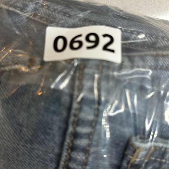 ROCK & REPUBLIC Men's Henlee Style Medium Wash Straight Leg
Jeans Sz 33X32 - Picture 13 of 13